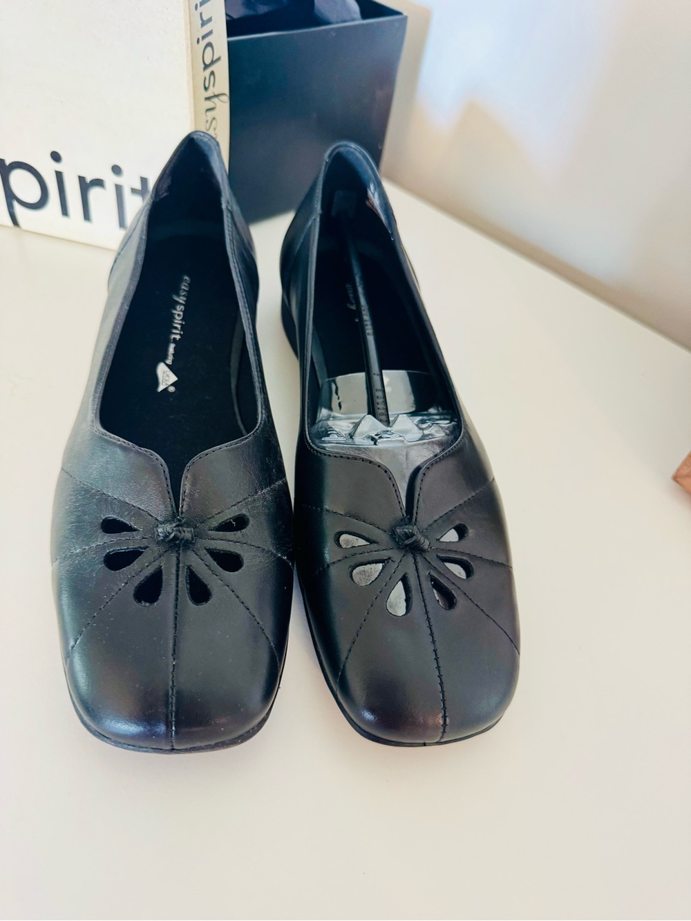 Easy Spirit Black Leather Floral Cutout Slip-Ons